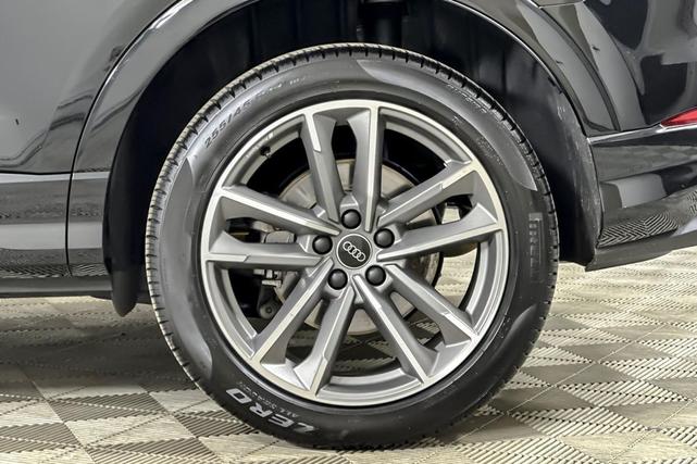 Photo of 2025 Mythos Black Metallic Audi Q3