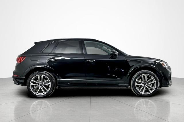 Photo of 2025 Mythos Black Metallic Audi Q3