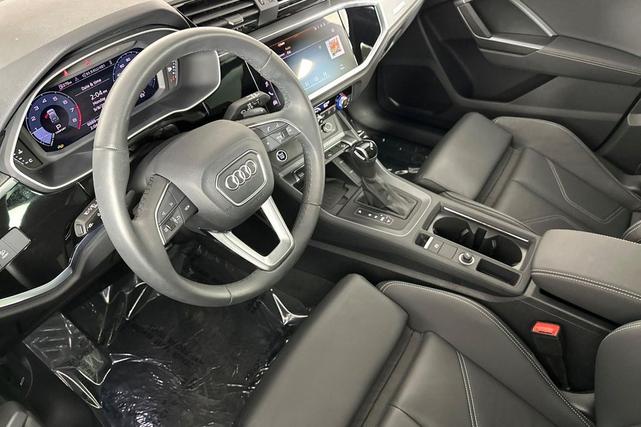 Photo of 2025 Mythos Black Metallic Audi Q3