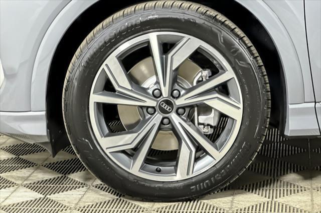 Photo of 2025 Pebble Gray Audi Q4 e-tron Sportback