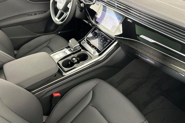 Photo of 2025 Daytona Gray Pearl Effect Audi Q8