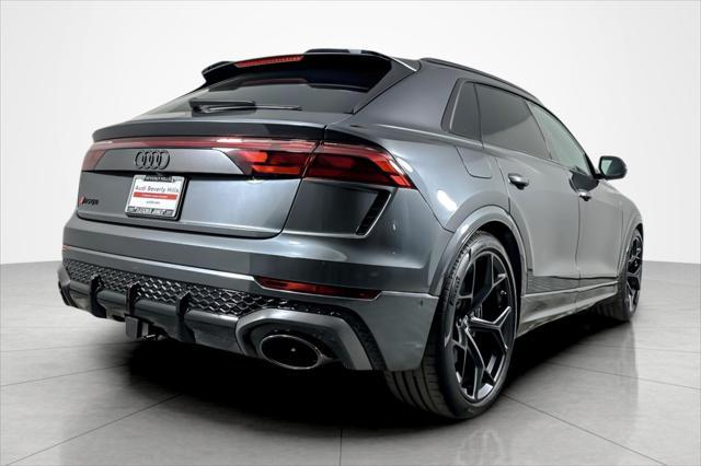 Photo of 2025 Daytona Gray Pearl Effect Audi RS Q8