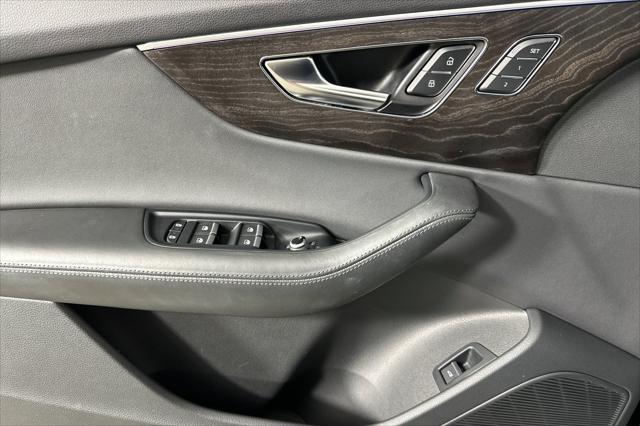 Photo of 2022 Mythos Black Metallic Audi Q7