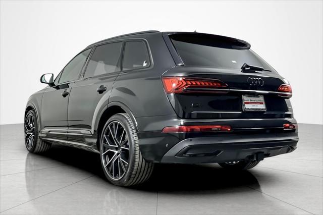Photo of 2022 Mythos Black Metallic Audi Q7