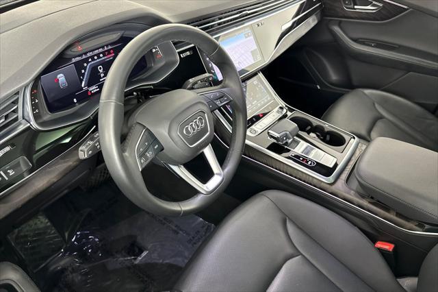 Photo of 2022 Mythos Black Metallic Audi Q7