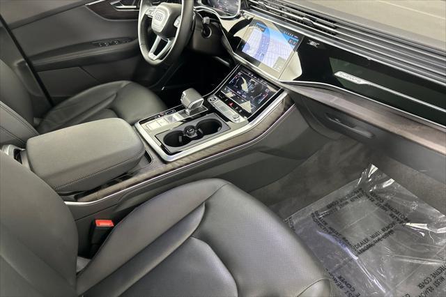Photo of 2022 Mythos Black Metallic Audi Q7
