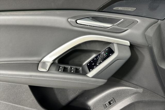 Photo of 2025 Tambora Gray Metallic Audi Q5