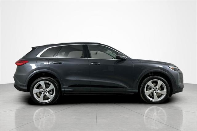 Photo of 2025 Tambora Gray Metallic Audi Q5