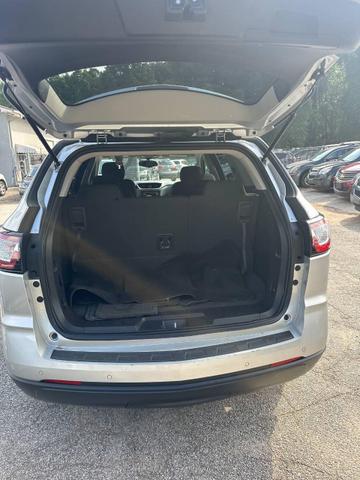 Photo of 2015 Silver Ice Metallic Chevrolet Traverse