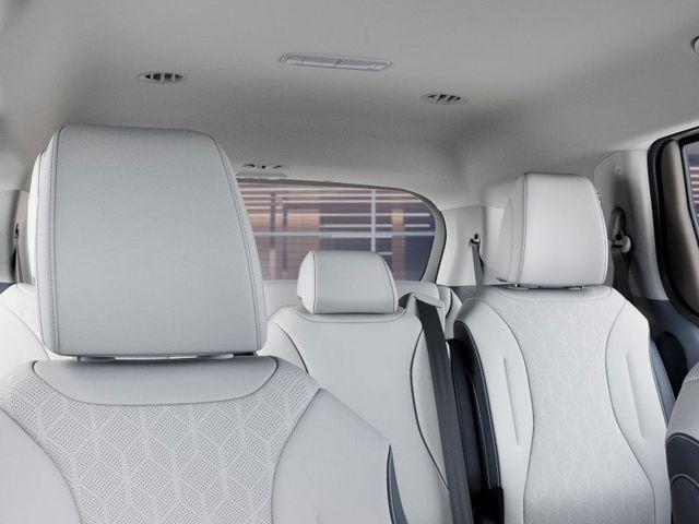 Photo of 2026 Snow White Pearl Kia Carnival