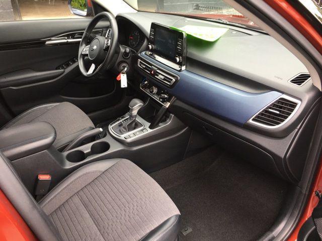 Photo of 2021 Mars Orange Kia Seltos