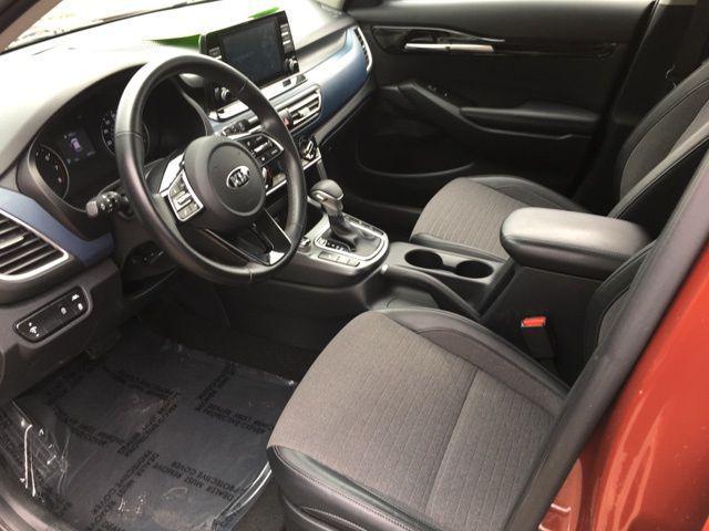 Photo of 2021 Mars Orange Kia Seltos