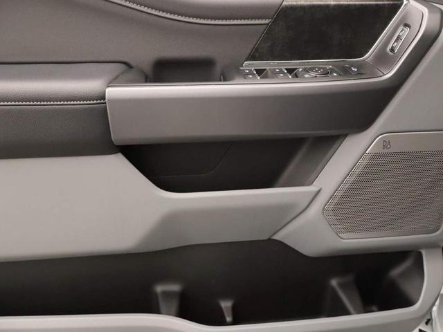 Photo of 2025 Oxford White Ford F-250