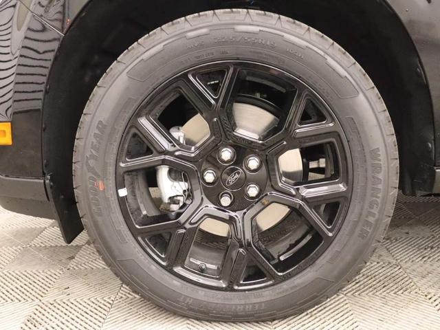 Photo of 2025 Shadow Black Ford Maverick