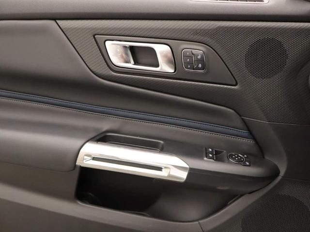 Photo of 2025 Oxford White Ford Mustang
