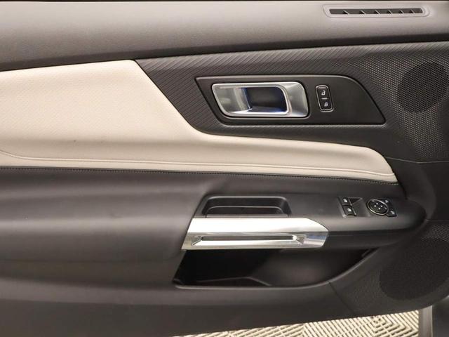 Photo of 2025 Iconic Silver Metallic Ford Mustang