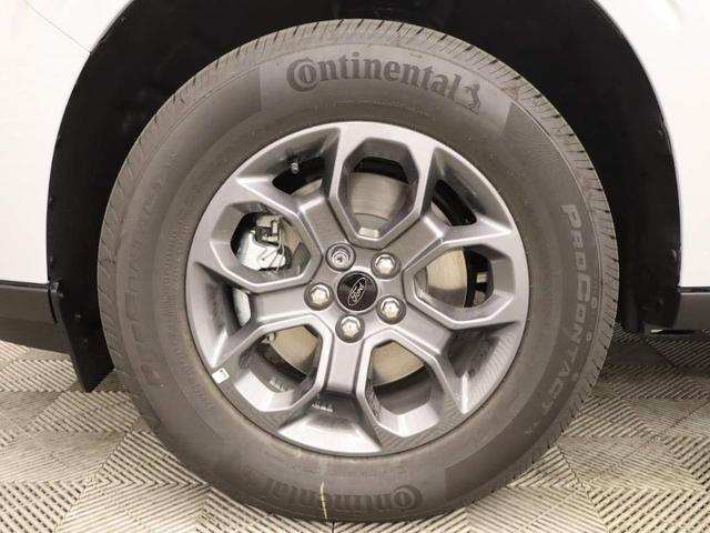 Photo of 2025 Space White Metallic Ford Maverick