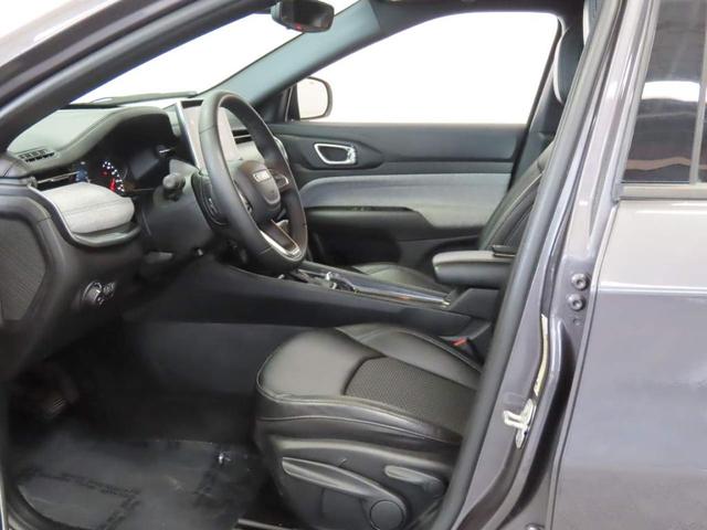 Photo of 2024 Metallic Jeep Compass