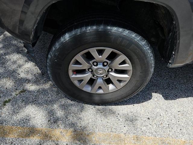 Photo of 2016 Magnetic Gray Metallic Toyota Tacoma