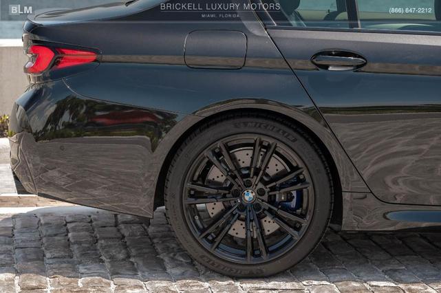 Photo of 2021 Black Sapphire Metallic BMW M5