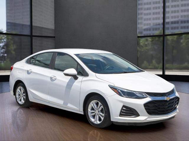 Photo of 2019 Summit White Chevrolet Cruze