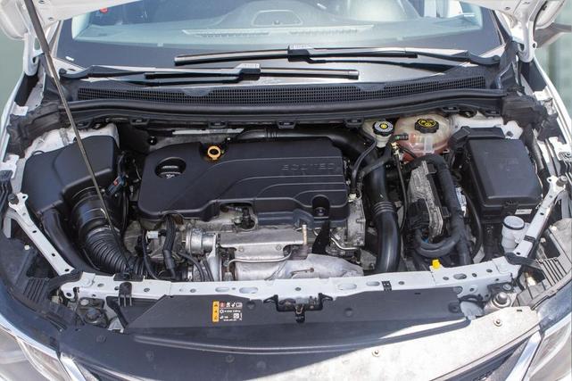 Photo of 2019 Summit White Chevrolet Cruze