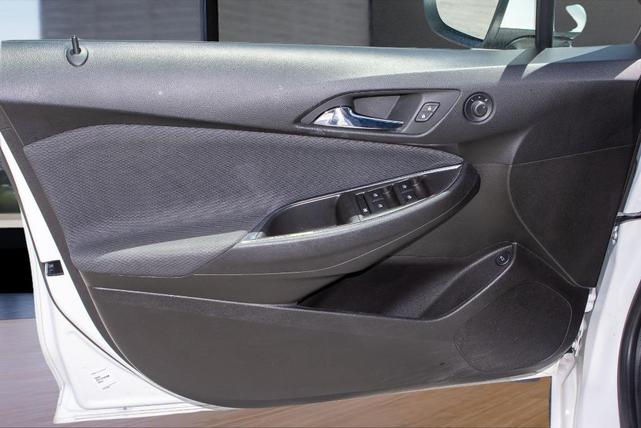 Photo of 2019 Summit White Chevrolet Cruze