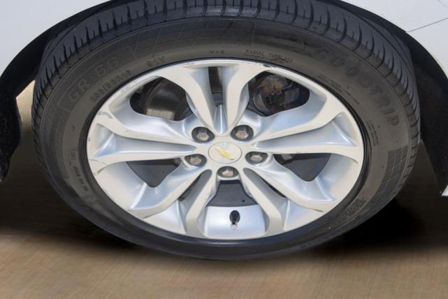 Photo of 2019 Summit White Chevrolet Cruze
