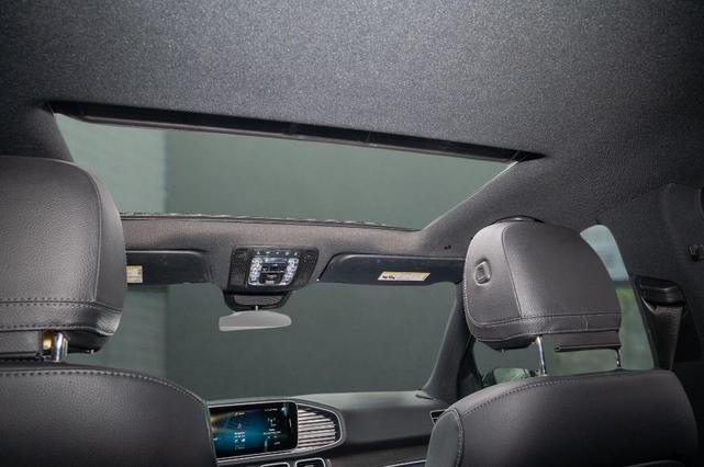 Photo of 2022 Black Mercedes-Benz GLE 350