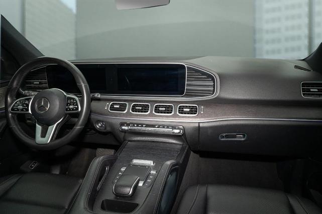 Photo of 2022 Black Mercedes-Benz GLE 350