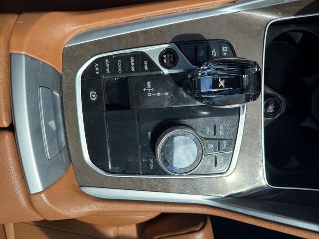 Photo of 2021 Carbon Black Metallic BMW X6