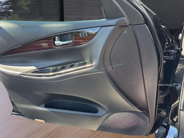 Photo of 2017 Black INFINITI QX50