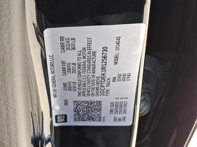 Photo of 2024 Black Chevrolet Colorado