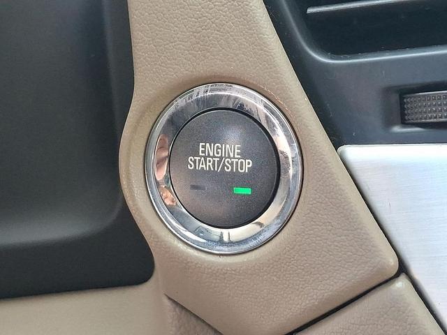 Photo of 2020 White Frost Tricoat GMC Yukon