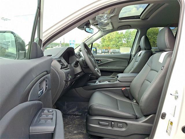 Photo of 2026 PLATINUM_WHITE_PEA Honda Ridgeline