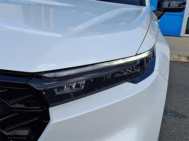 Photo of 2023 Platinum White Pearl Honda CR-V Hybrid