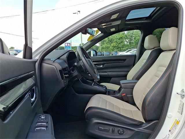 Photo of 2023 Platinum White Pearl Honda CR-V Hybrid