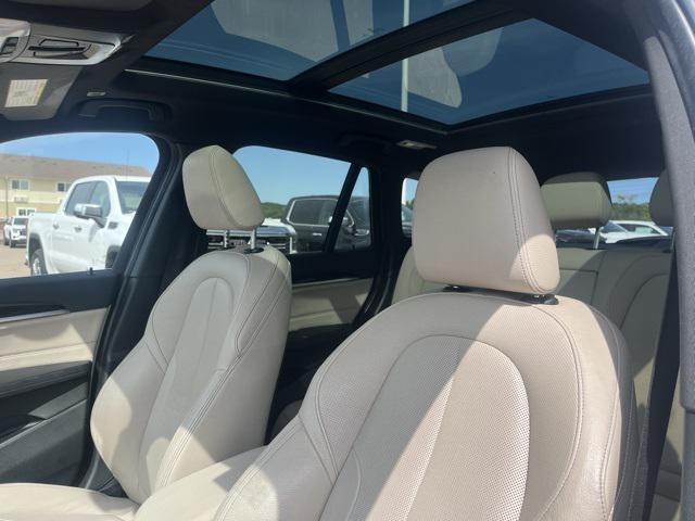 Photo of 2018 Alpine White BMW X1