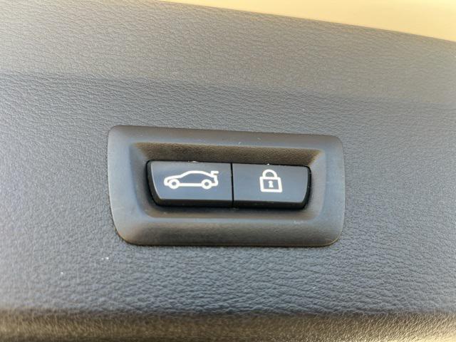 Photo of 2018 Alpine White BMW X1