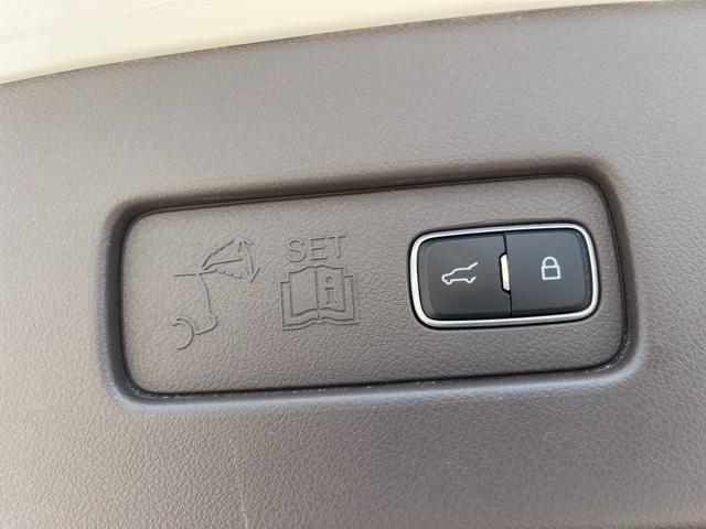Photo of 2020 White Lincoln Aviator