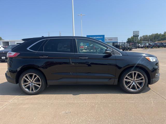 Photo of 2019 Agate Black Metallic Ford Edge