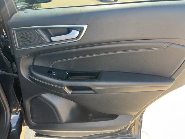Photo of 2019 Agate Black Metallic Ford Edge