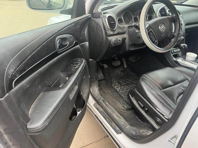 Photo of 2016 White Frost Tricoat Buick Enclave
