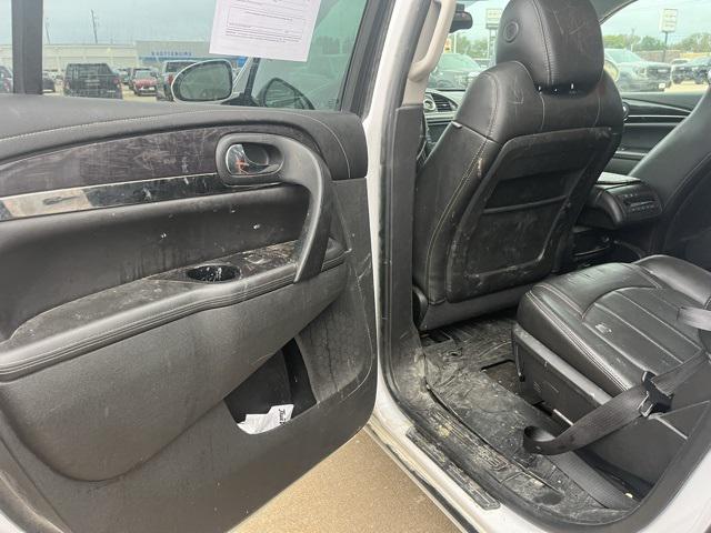 Photo of 2016 White Frost Tricoat Buick Enclave