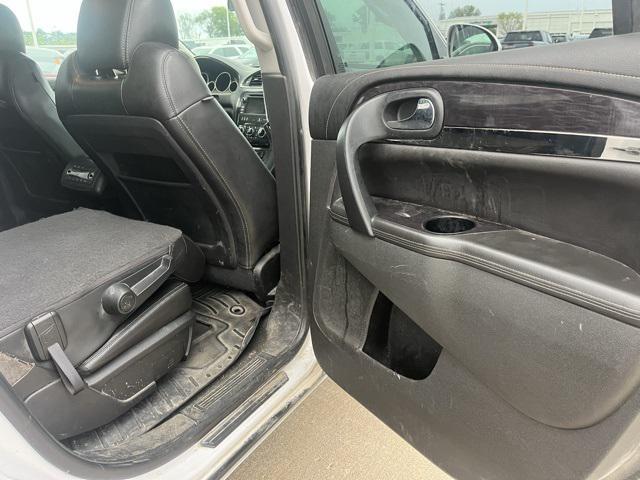 Photo of 2016 White Frost Tricoat Buick Enclave