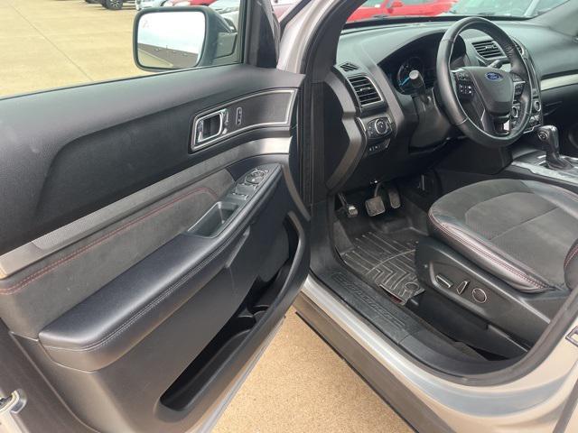 Photo of 2018 Ingot Silver Ford Explorer