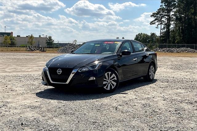 Photo of 2021 Black Nissan Altima