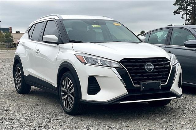 Photo of 2022 Aspen White Nissan Kicks