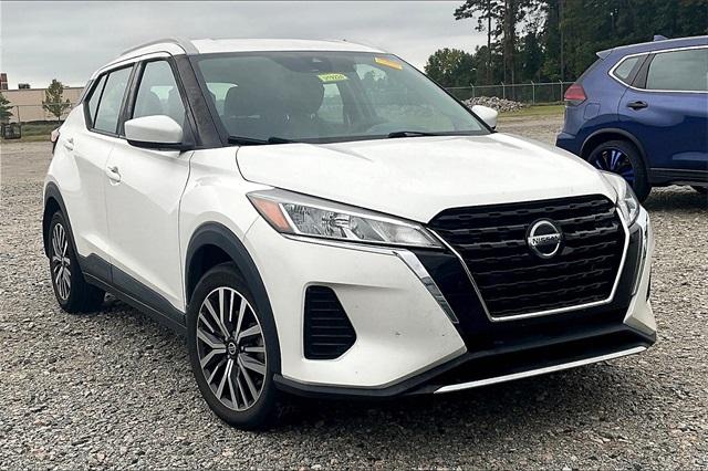 Photo of 2021 Aspen White Nissan Kicks