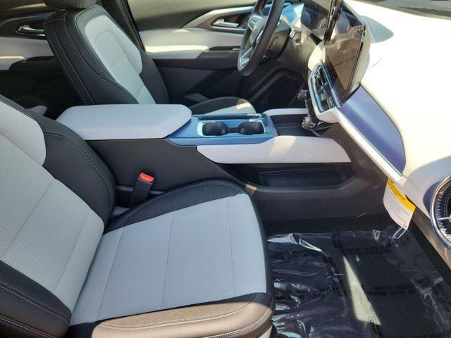 Photo of 2025 Black Chevrolet Equinox EV